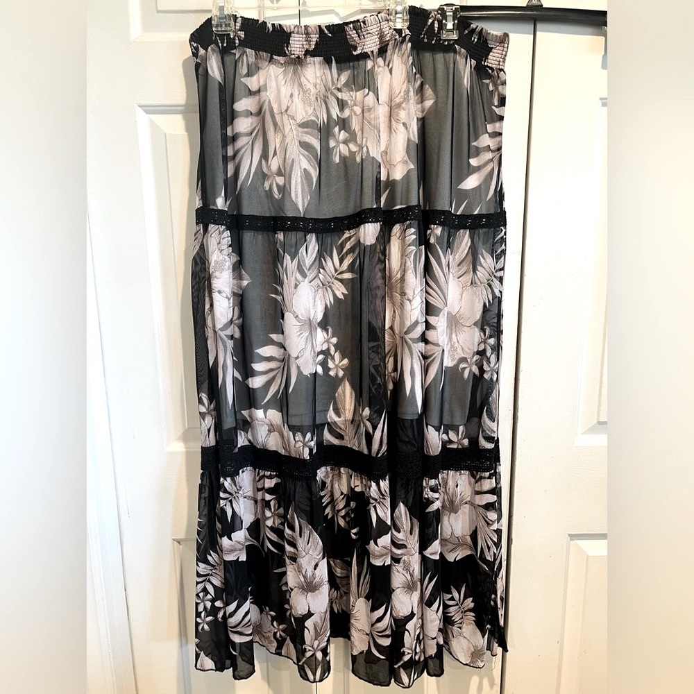 Floral Sheer Black & White Tiered Maxi Skirt 🖤 White Skirt Lining , Pull On